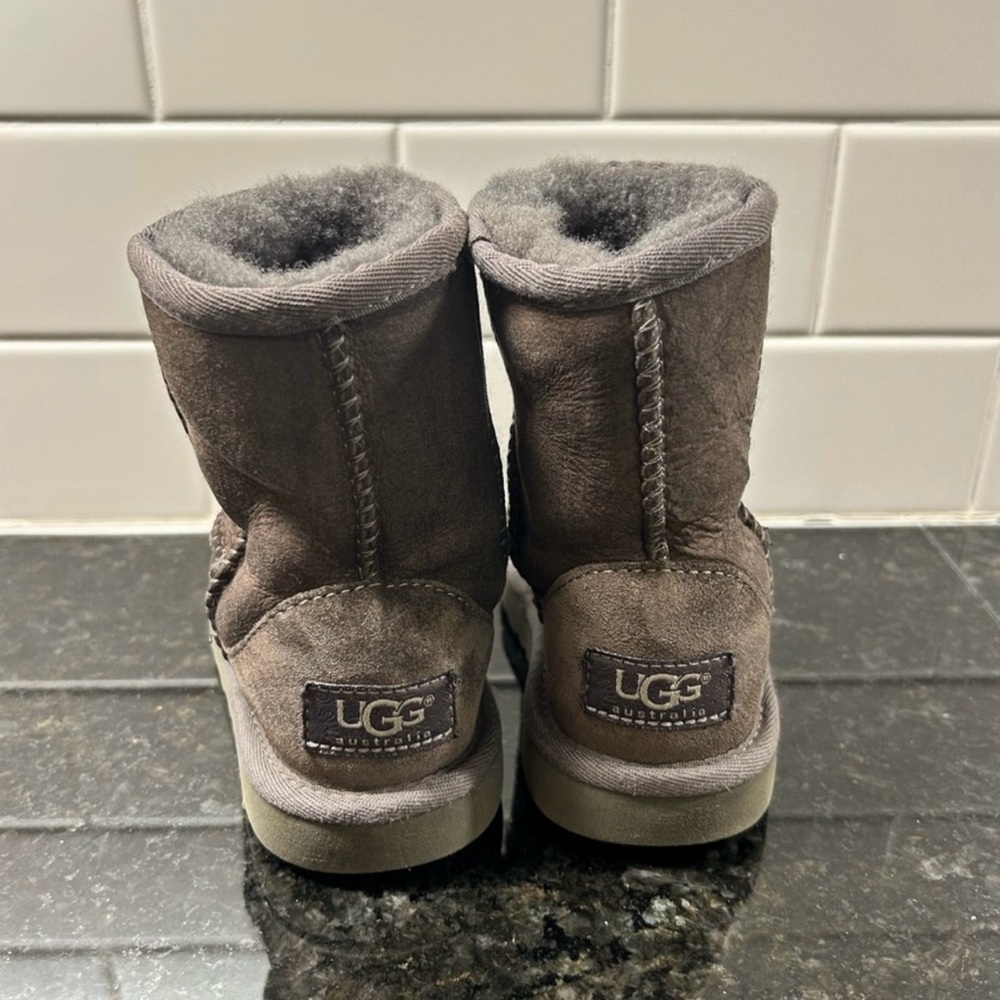 UGG | TODDLER CLASSIC ll UGGS GREY SZ 9 - Picture 5 of 10
